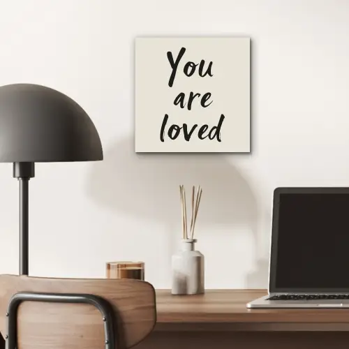 Minimalistisch - Beige - Love aluminium wit klein -sfeer5