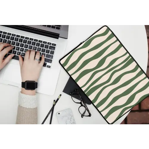 Golvende lijnen - Beige - Groen - Strepen - Abstract laptophoes neopreen klein -bureau
