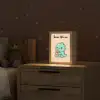 Dino - Boba - Turquoise Light Box met kabel (Kinderlampje) klein -sfeer1_kind