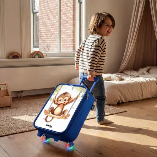 Vrolijk aapje op een schommel illustratie Kinderkoffer - Blauw klein -sfeer1