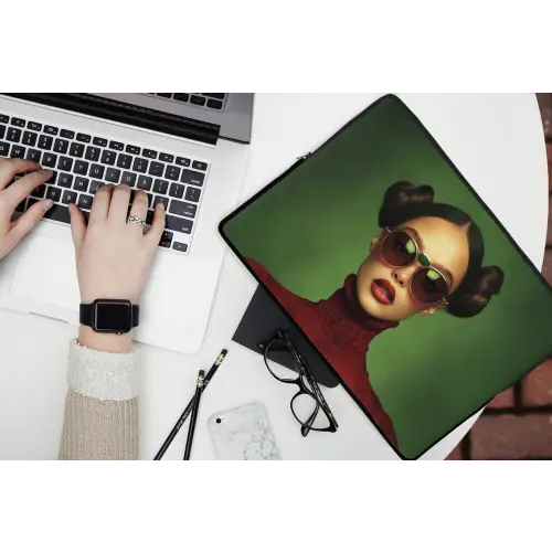 Vrouw - Groen - Bril - Aesthetic - Modern laptophoes neopreen klein -bureau