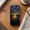 Gouden Reflectie op Water Telefoonhoesje iPhone 17 Pro klein -sfeer1