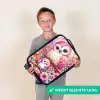 Moeder uil met kuiken tussen kleurrijke bloemen Kinderkoffer - Zwart klein -sfeer4_NL