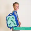 Vriendelijke T. rex tussen sporen Kinderrugzak - Blauw middel -sfeer3_UK