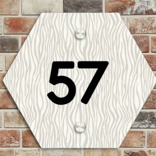 Beige golvende strepen - Traditioneel Naambord Hexagon klein -sfeer2