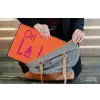 Oh la la - Oranje - Roze - Scheeflettertype laptophoes neopreen klein -tas