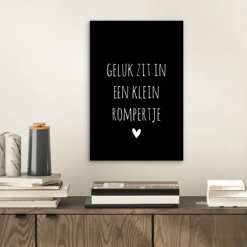 Quotes - Geluk zit in een klein rompertje - Spreuken aluminium wit klein -sfeer1