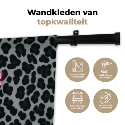 Panterprint - Zwart - Neonletters - Roze Wandkleed katoen klein -sfeer2