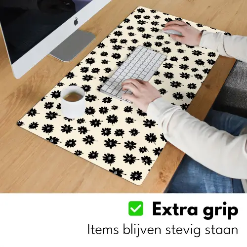 Madeliefjes - Grafisch - Zwart - Beige Muismat XXL klein 681 -sfeer3