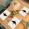 Zwarte zwaluw - Gouden accenten - Lichte achtergrond Placemat vinyl groot -zzsfeer5_Kitchenyeah-website