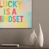 Quote - Lucky - Regenboogkleuren PET vilt klein -sfeer6_closeup