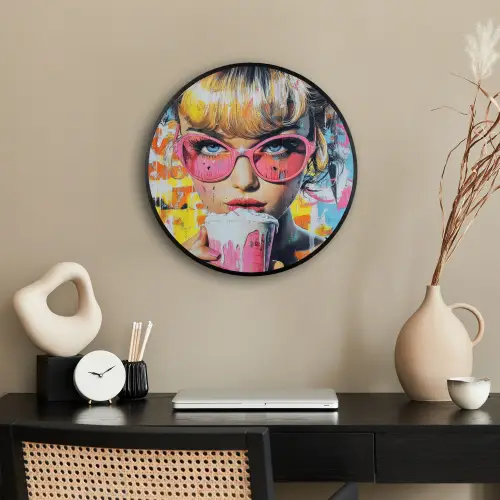 Expressief - Milkshake - Vrouw - Felle kleuren Fotolijst rond zonder passe partout klein -sfeer1