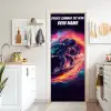 Astronaut surft durch das Weltall mit personalisierbarem Namensfeld. deurposter klein -sfeer5