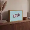 XOXO - Blauw - Rood Light Box met batterij (Wandlamp) middel -sfeer2