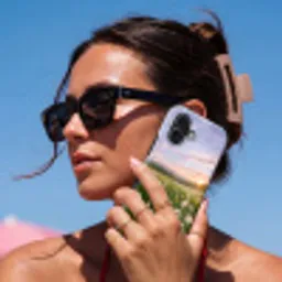 Madelief - Veld - Heuvels - Groen Toughcase MagSafe Apple iPhone 17 klein -Sfeer2V