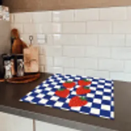 Geblokt - Blauw - Aardbeien Inductie beschermer vinyl 3mm middel -sfeer3
