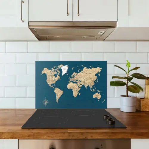 Wereldkaart - Donkerblauw - Beige keuken achterwand spatscherm klein -sfeer2