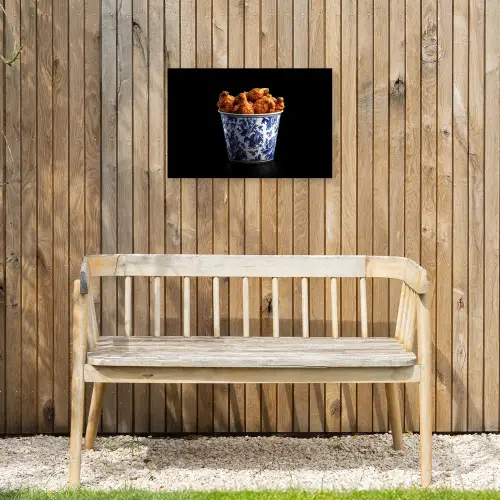 Kip - Bucket - Delfts blauw - Lekker Tuinposter op houten frame 2 cm dik klein -sfeer4