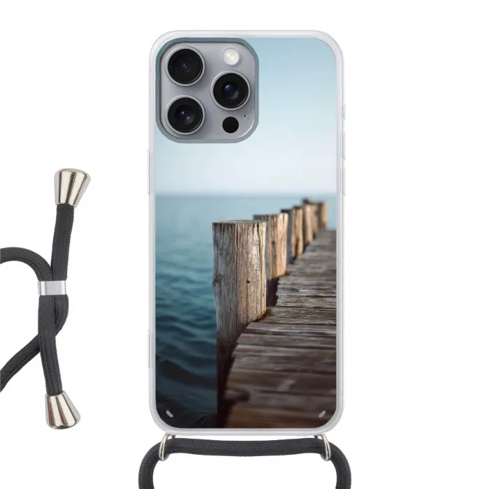Houten steiger - Helderblauwe lucht Hoesje iPhone 16 Pro Max met koord klein -3d