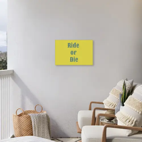 Ride or die - Geel - Blauw Tuinposter op houten frame 2 cm dik klein -sfeer1