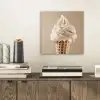 IJs - Softijs - Romig - Hoorntje - Beige aluminium wit klein -sfeer1
