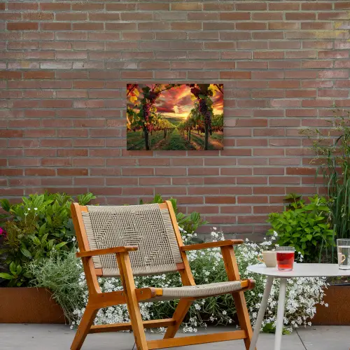 Wijngaard - Druiven - Zonsondergang Tuinposter op houten frame 2 cm dik klein -sfeer3