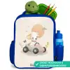 Puppy in een raceauto in beige kleuren Kinderrugzak - Blauw middel -inhoud_NL