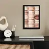 Macarons - Beige - Bruin fotolijst zwart zonder passe partout klein -sfeer1