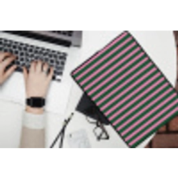 Verticale strepen - Groen - Roze laptophoes neopreen klein 279 -bureau