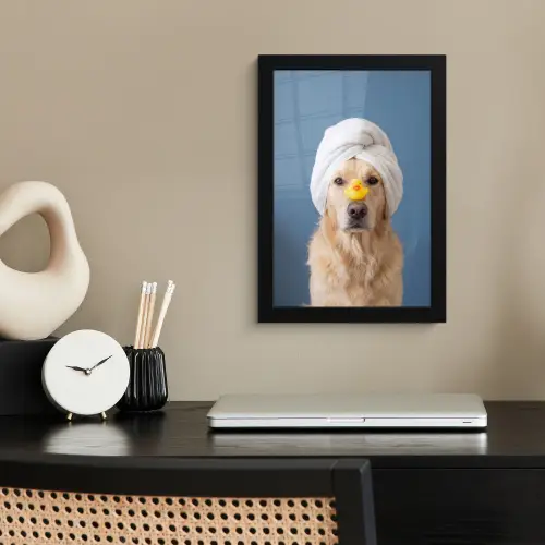 Hond - Badeend - Geel fotolijst zwart zonder passe partout klein -sfeer1