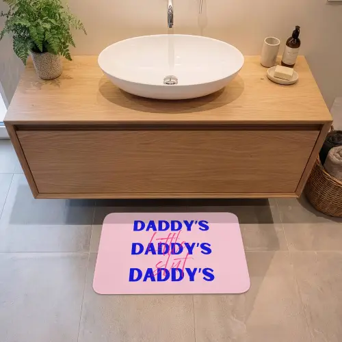 Daddy's - Blauw - Blokletters Badmat klein -sfeer1