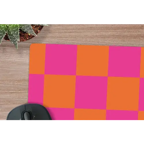 Schaakbord print - Oranje - Roze - Blokjes muismat rubber klein -closeup