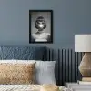 Vrouw - Zwart Wit - Ketting - Zonnebril fotolijst zwart zonder passe partout klein -sfeer3