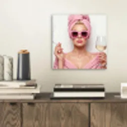 Vrouw - Roze - Wijn - Zonnebril aluminium wit klein -sfeer1