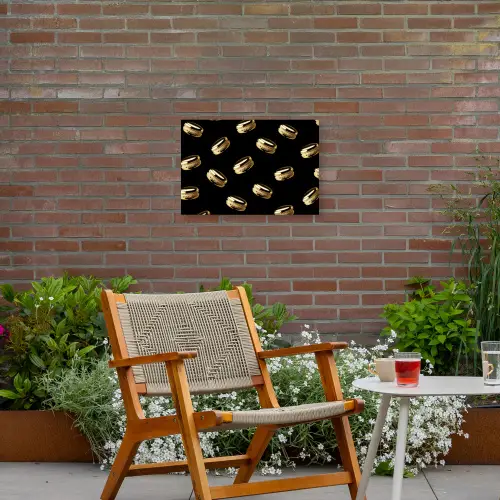 Macarons - Patroon - Goud - Zwart Tuinposter op houten frame 2 cm dik klein -sfeer3