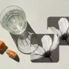 Bloem - Minimalistisch - Zwart - Wit onderzetter kurk middel -sfeer4
