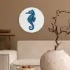 Zeepaardje - Staart - Blauw Wandcirkel kunststof plaat 5mm dik klein -sfeer1