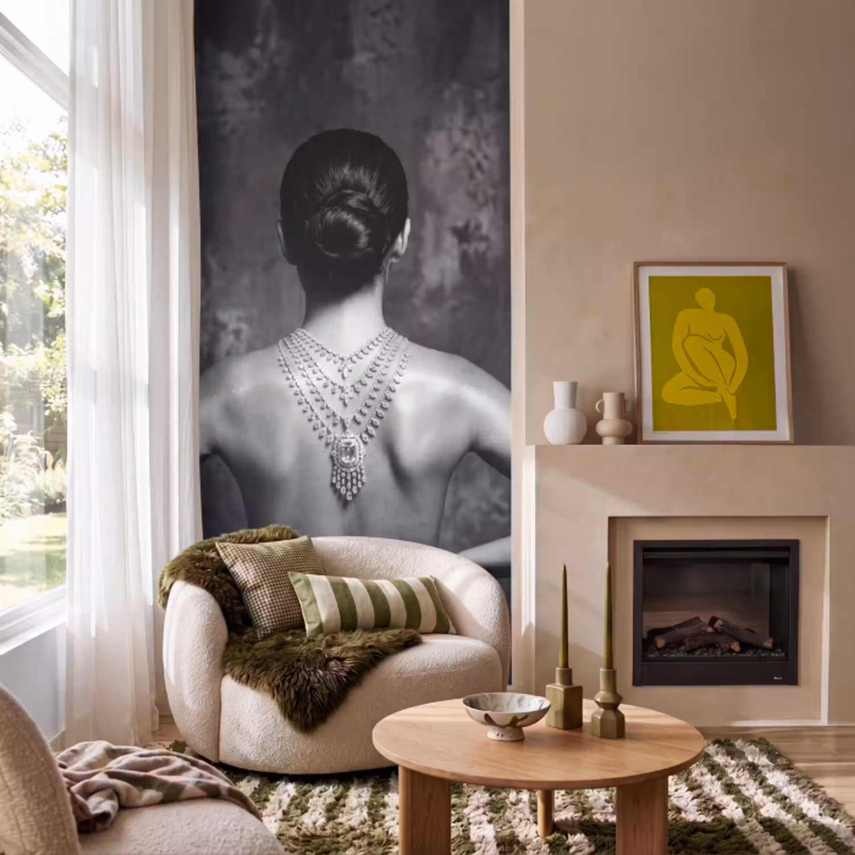Rug - Ketting - Portret - Zwart - Wit - Glamour Behang Vlies klein -sfeer2