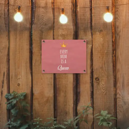 Spreuken - Every mom is a queen - Quotes - Mama tuinposter los doek klein -sfeer1