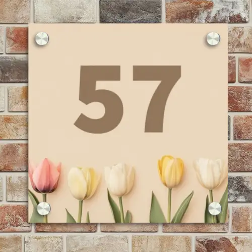 Gekleurde tulpen beige achtergrond - Traditioneel Naambord Vierkant klein -sfeer2