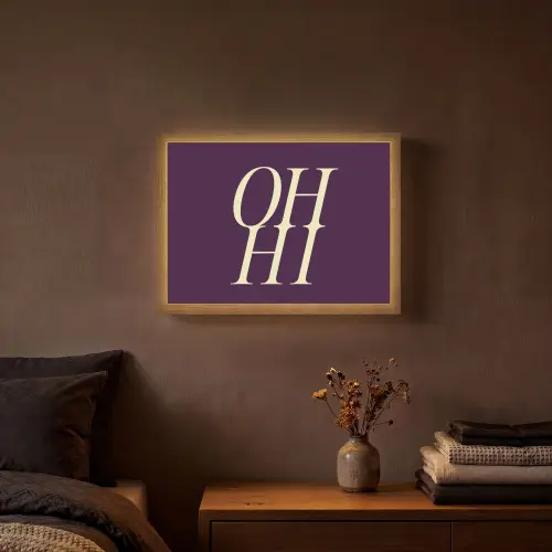 Oh hi - Paars - Minimalistisch Light Box met batterij (Wandlamp) middel -sfeer4