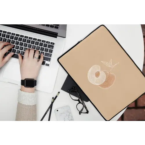 Perzik - Lijntekening - Pit - Beige laptophoes neopreen klein -bureau