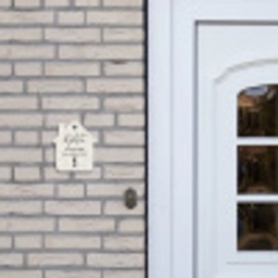 Beige golvende strepen - Sierlijk Naambord Huisje klein -sfeer1
