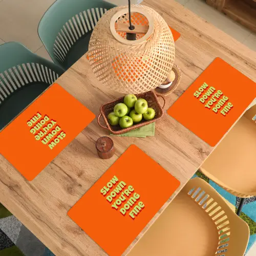 Slow down you're doing fine - Oranje - Simple Placemat vinyl groot -zzsfeer5_Kitchenyeah-website