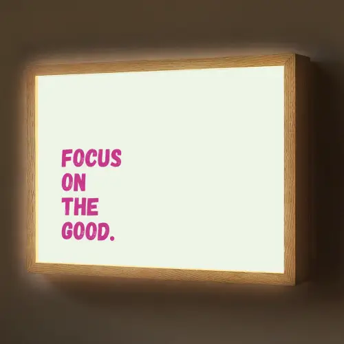 Focus on the good - Beige - Roze Light Box met batterij (Wandlamp) middel -z3d_website