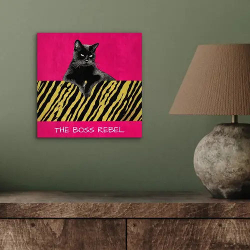 Kat - Baas - Roze - Tijgerprint aluminium wit klein -sfeer2