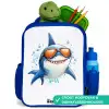 Coole haai met zonnebril in het water Kinderrugzak - Blauw middel -inhoud_NL