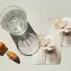 Bloem - Beige - Verf - Schaduw onderzetter kurk middel -sfeer4