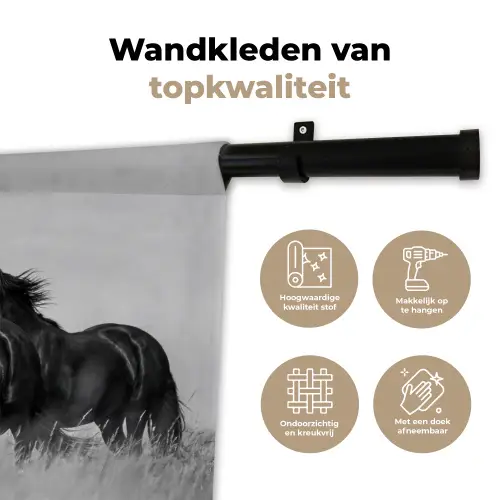 Paarden - Gras - Zwart - Wit Wandkleed katoen klein -sfeer2