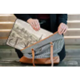 Dorp - Brug - Uitzicht - Groen laptophoes neopreen klein -tas